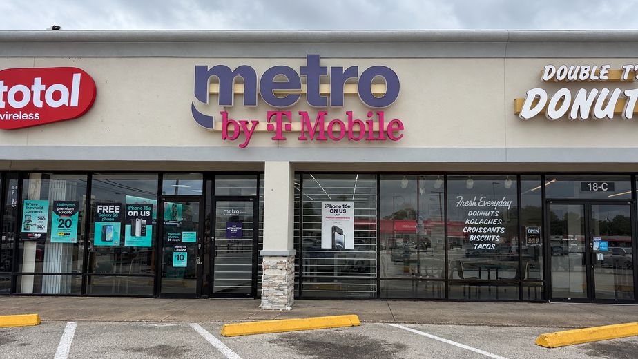Metro by T-Mobile 18 Uvalde Rd - 18 Uvalde Rd 