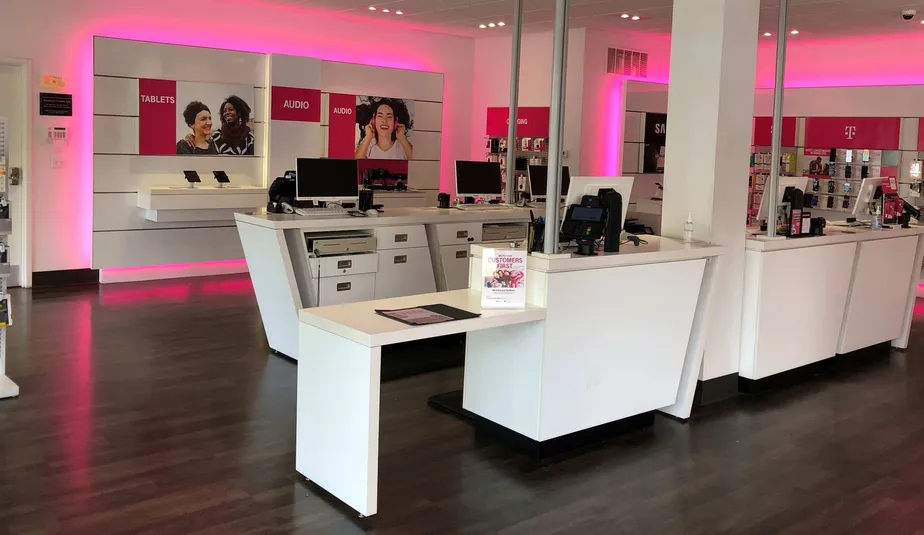 Interior photo of T-Mobile Store at Arsenal & S. Grand, St. Louis, MO