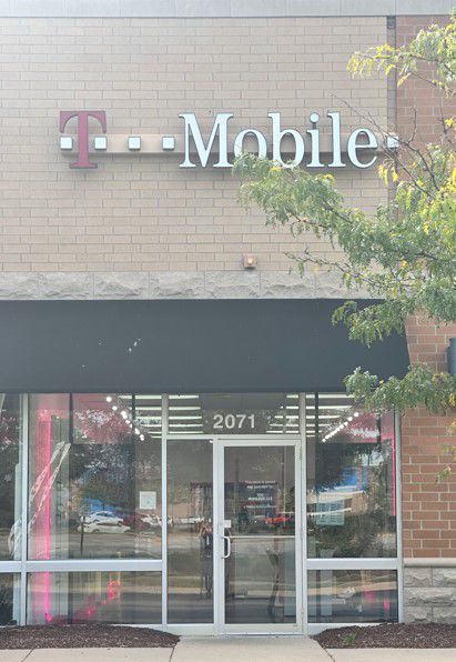 Exterior photo of T-Mobile Store at Orchard Rd & Brentwood Rd, Montgomery, IL