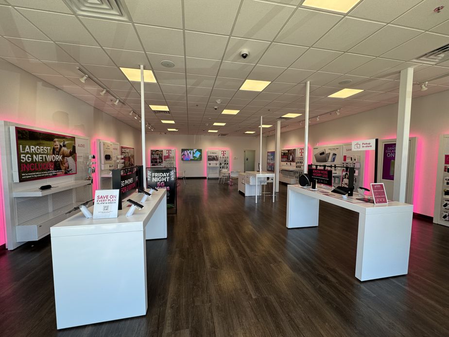 Interior photo of T-Mobile Store at US Hwy 82 & Lawrence St, Gainesville, TX