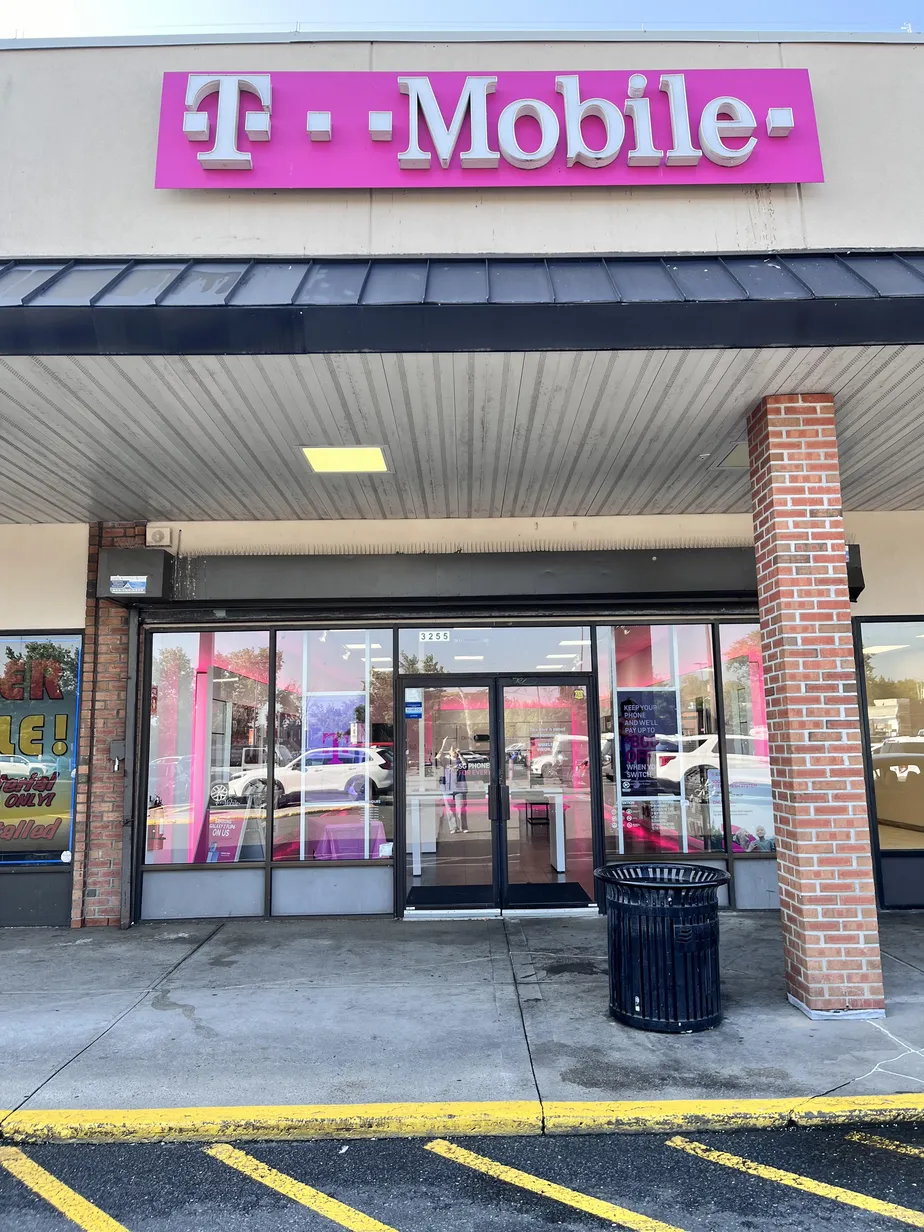  Exterior photo of T-Mobile Store at Greenridge Plaza, Staten Island, NY 