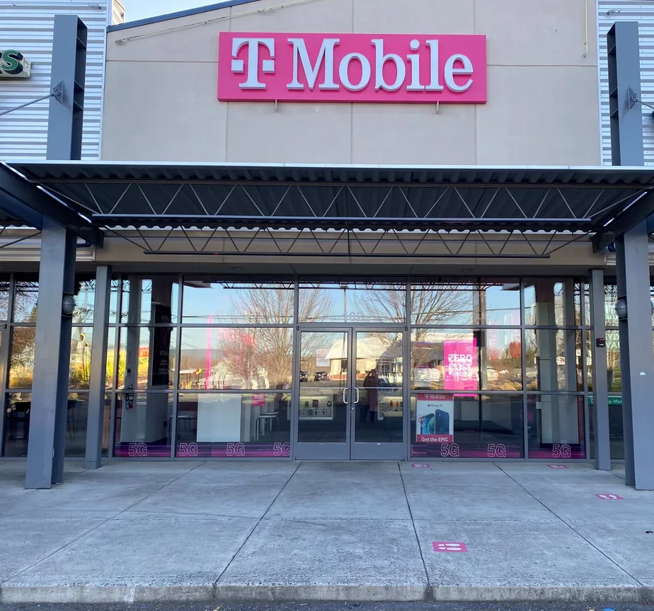 Exterior photo of T-Mobile store at 21st St & 14th Ave, Lewiston, ID