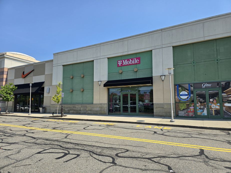 Exterior photo of T-Mobile Store at Bergen Town Center, Paramus, NJ