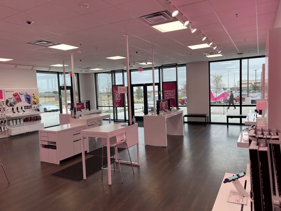  Interior photo of T-Mobile Store at Harvest Hill Town Center, Midlothian, TX 