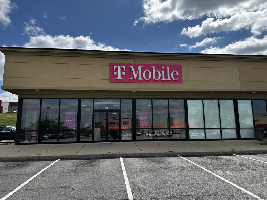 Exterior photo of T-Mobile Store at Springboro Pike & Mall Woods Dr, Dayton, OH