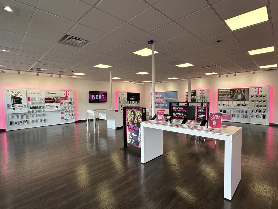 Foto del interior de la tienda T-Mobile en US 180 & Sheriff Posse, Silver City, NM