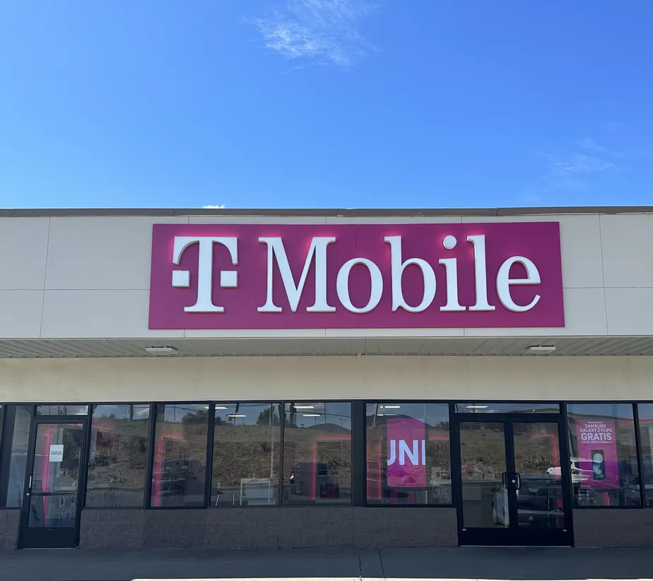 Foto del exterior de la tienda T-Mobile en US 180 & Sheriff Posse, Silver City, NM