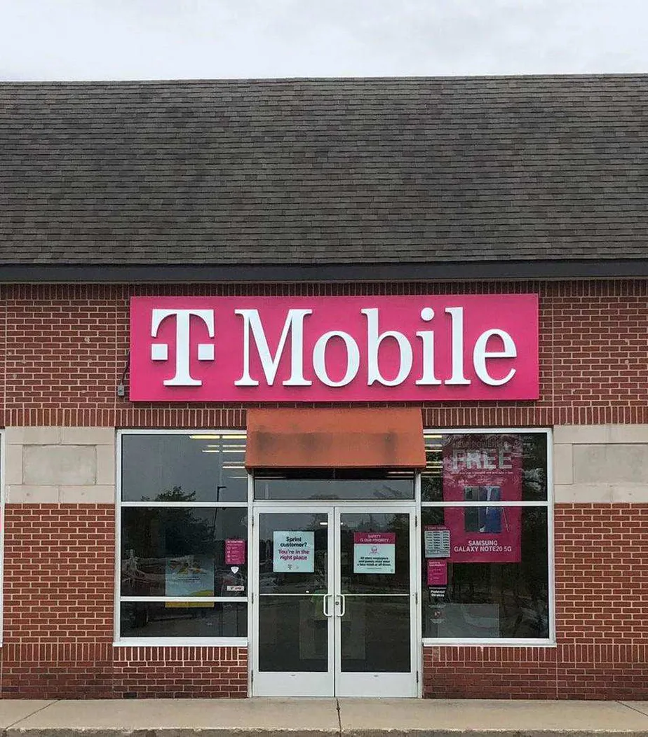 Foto del exterior de la tienda T-Mobile en S Greenville West Dr & W Meijer Dr, Greenville, MI