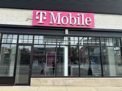 T-Mobile Roosevelt & Jefferson: Neighborhood Store in Chicago, IL