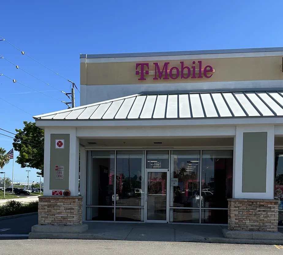 Exterior photo of T-Mobile Store at Tamiami Trl & FL 45, Punta Gorda, FL