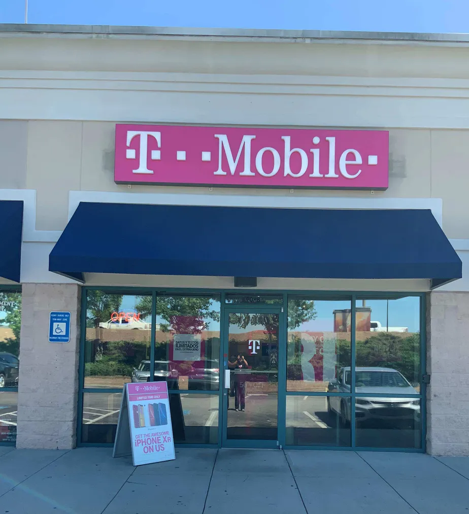Exterior photo of T-Mobile store at Gainesville, Gainesville, GA