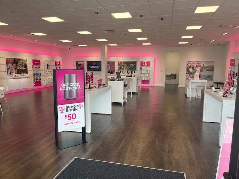 Interior photo of T-Mobile Store at Causeway, Metairie, LA