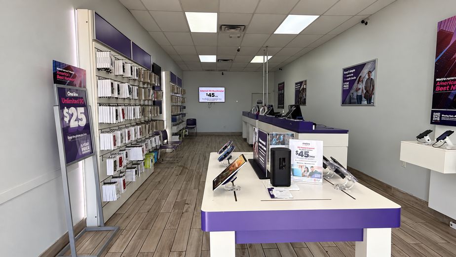 Metro by T-Mobile 5807 Lyons Ave - 5807 Lyons Ave 
