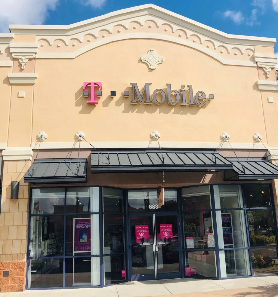 Exterior photo of T-Mobile store at Waterford Lakes, Orlando, FL