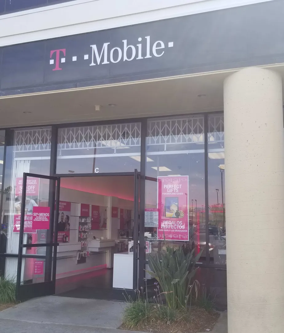 Exterior photo of T-Mobile store at Valley & Ash 3, Escondidio, CA