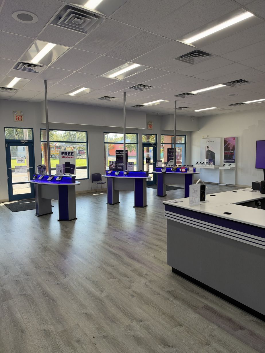 Metro by T-Mobile 1534 E Grand Ave - 1534 E Grand Ave 