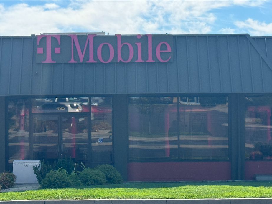 Exterior photo of T-Mobile Store at Keystone & HWY80, Reno, NV