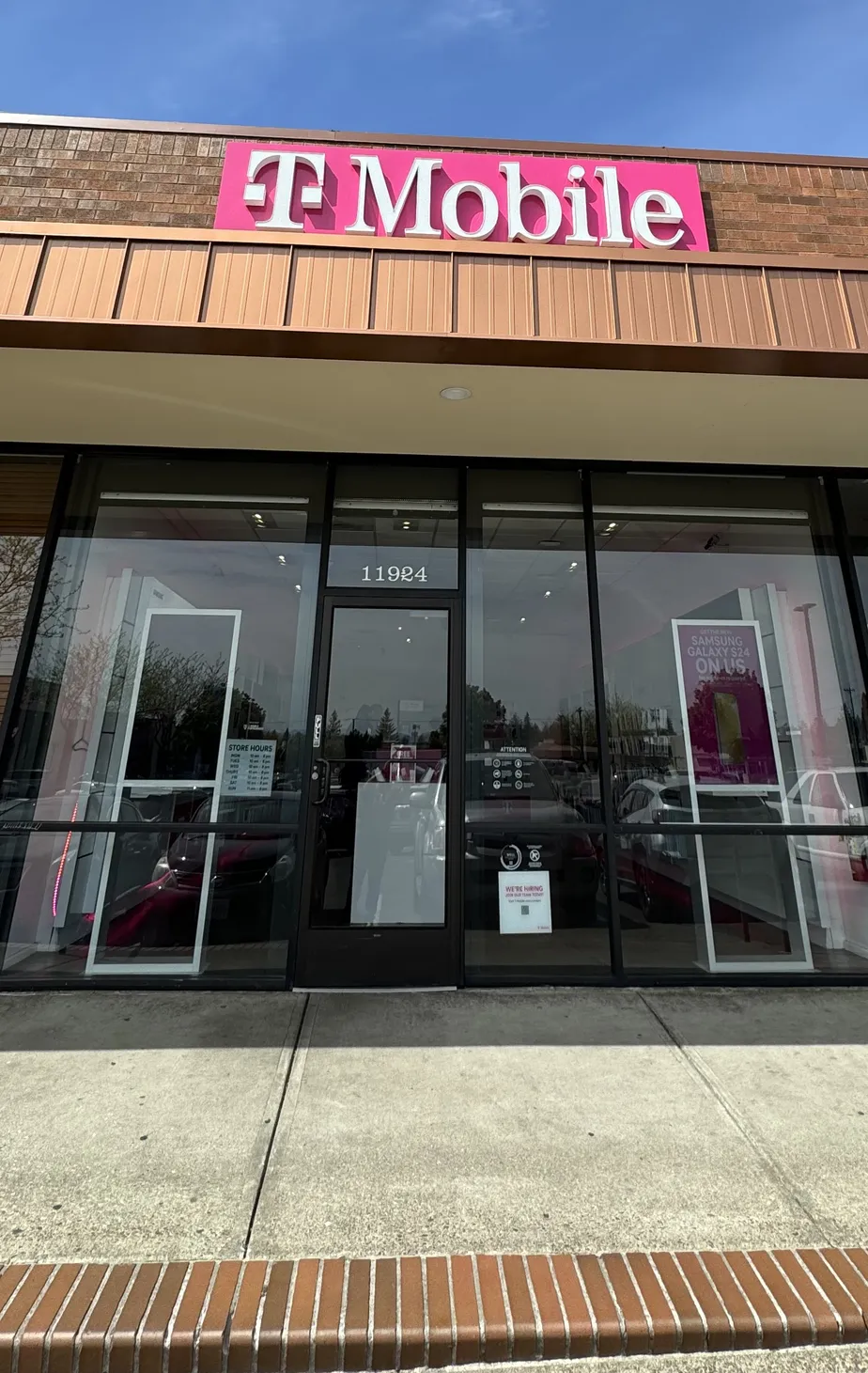 Foto del exterior de la tienda T-Mobile en Division Center, Portland, OR
