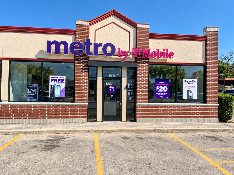 Metro by T-Mobile 2737 8th Ave - 2737 8th Ave 