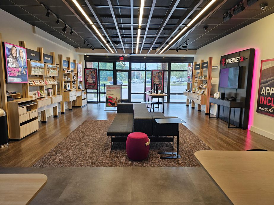 Interior photo of T-Mobile Store at Portsmouth Blvd & Gum Rd, Chesapeake, VA
