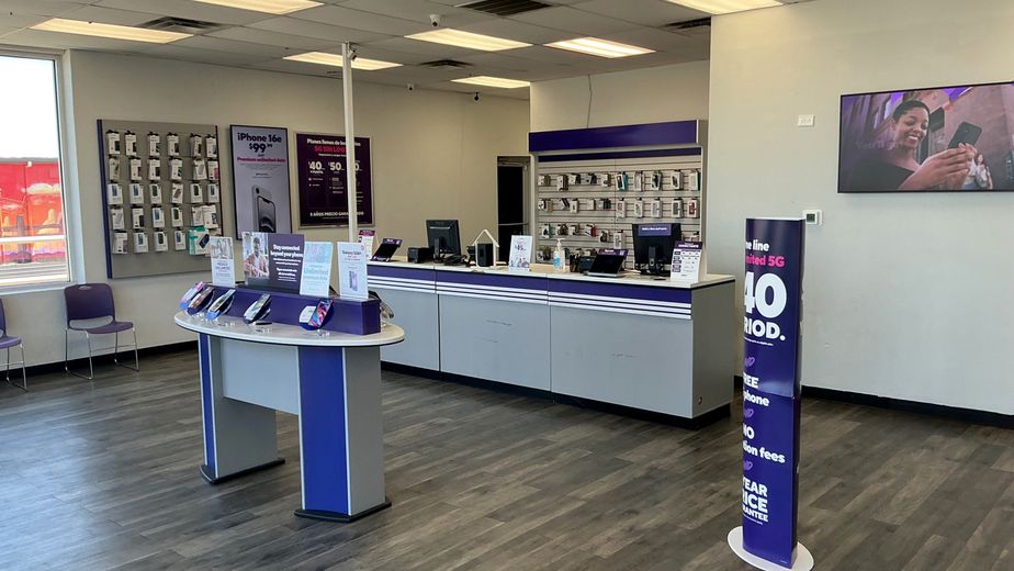 Metro by T-Mobile 2516 NE 28th St, - 2516 NE 28th St, 