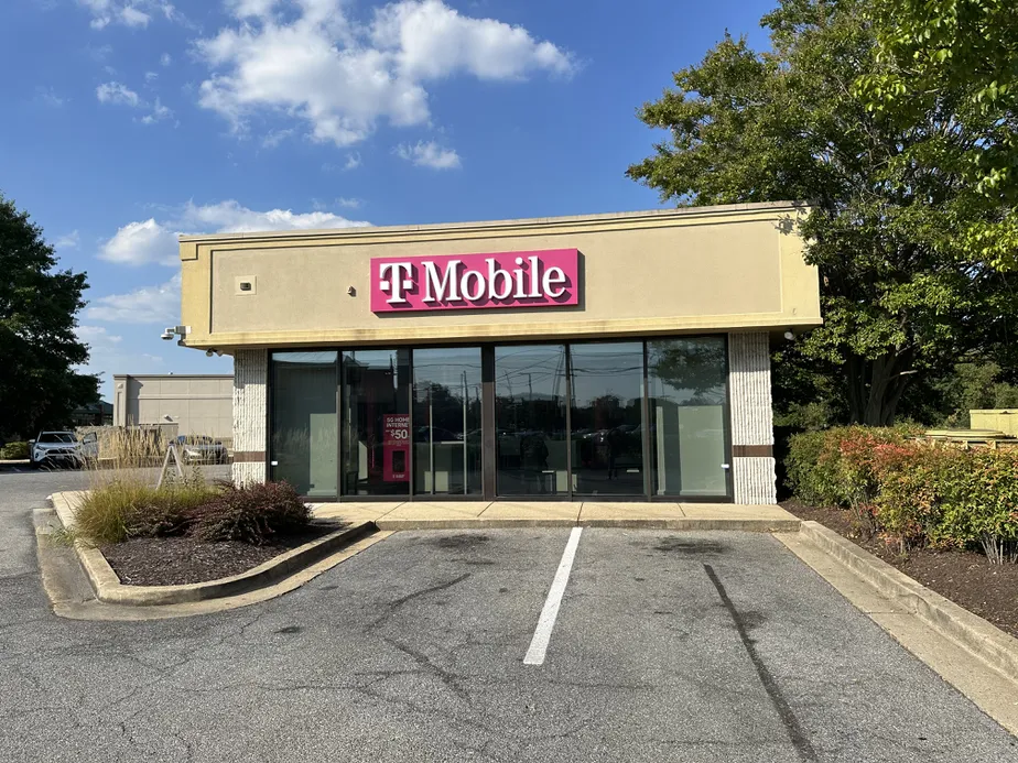  Interior photo of T-Mobile Store at Woodyard Road, Clinton, MD 
