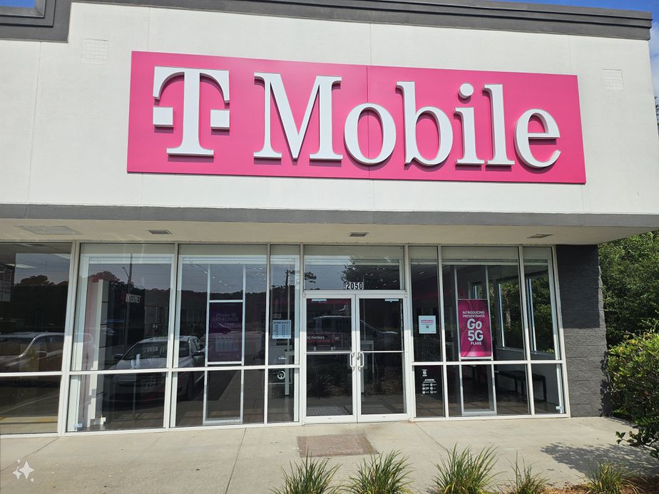 Exterior photo of T-Mobile Store at Hwy 59 & 9th Ave, Foley, AL