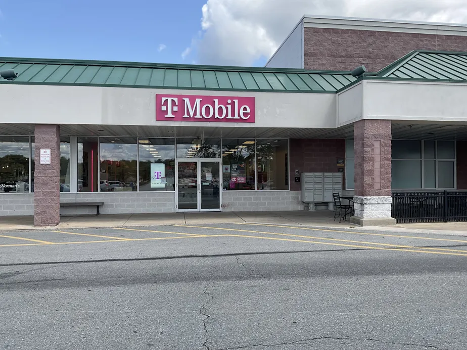  Exterior photo of T-Mobile Store at Cape Horn Rd & Windsor Way, Red Lion, PA 