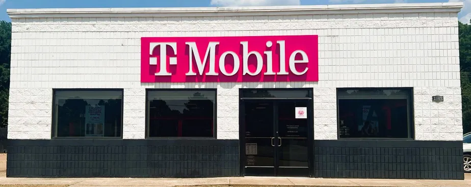  Exterior photo of T-Mobile Store at Gilmer Rd & Toler Rd, Longview, TX 