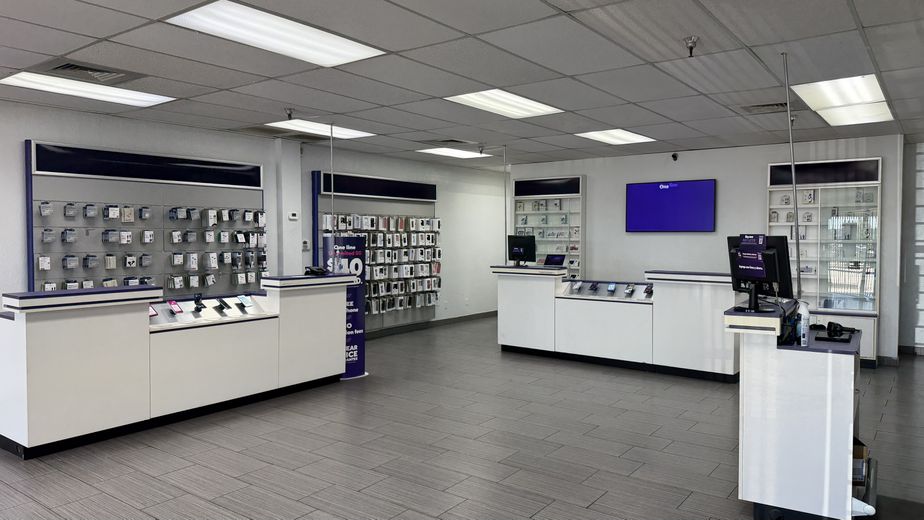 Metro by T-Mobile 6025 N 27th Ave - 6025 N 27th Ave 