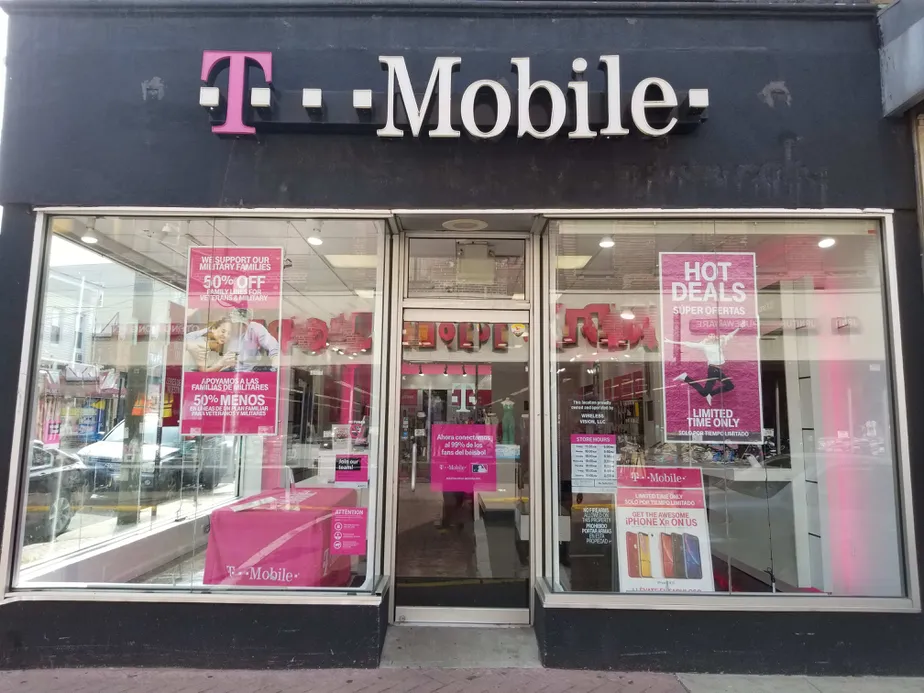 Exterior photo of T-Mobile store at Bergenline Ave & 37th St 2, Union City, NJ