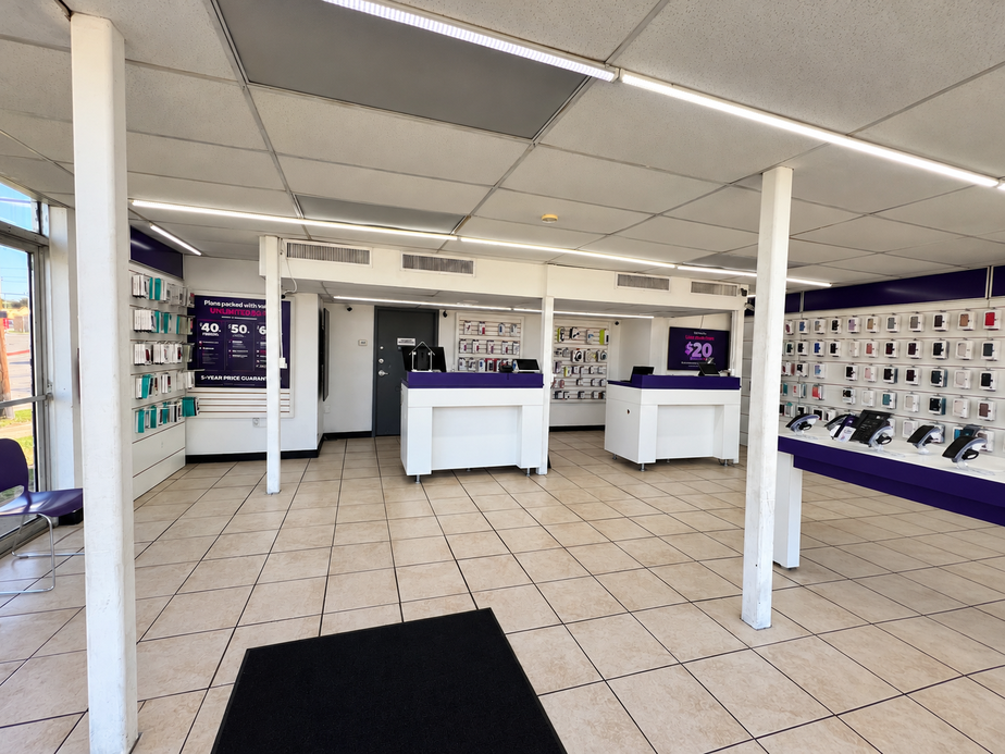 Metro by T-Mobile 509 W Arapaho Rd - 509 W Arapaho Rd 