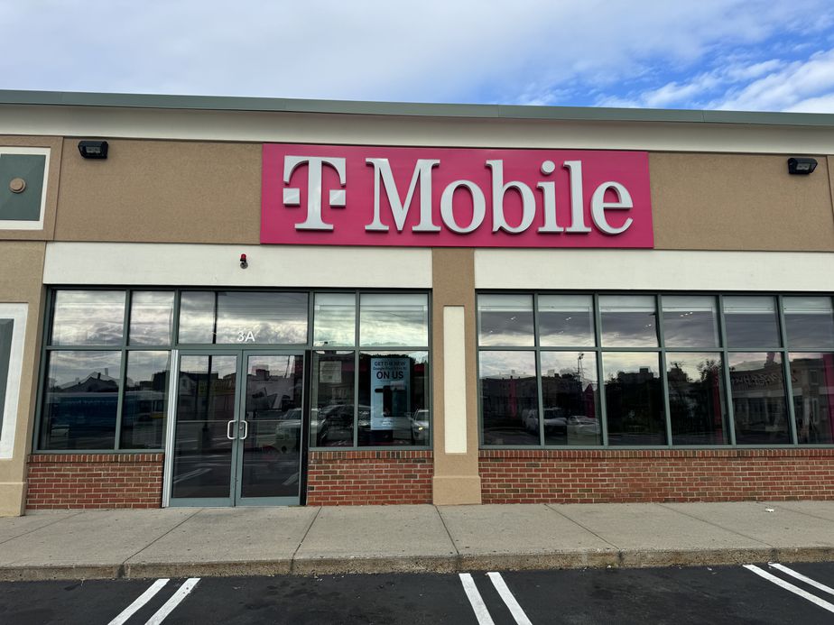 Exterior photo of T-Mobile Store at Bell Circle, Revere, MA