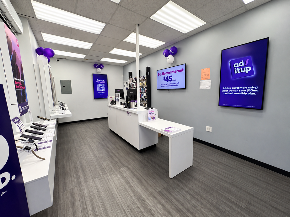Metro by T-Mobile 200 w 14th st - 200 w 14th st