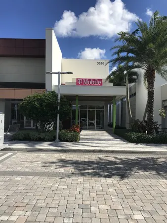  Exterior photo of T-Mobile Store at N Military Trl & W Yamato Rd, Boca Raton, FL 