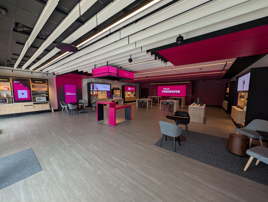 T-Mobile Firstfield  Shopping Center - 527 Quince Orchard Rd 