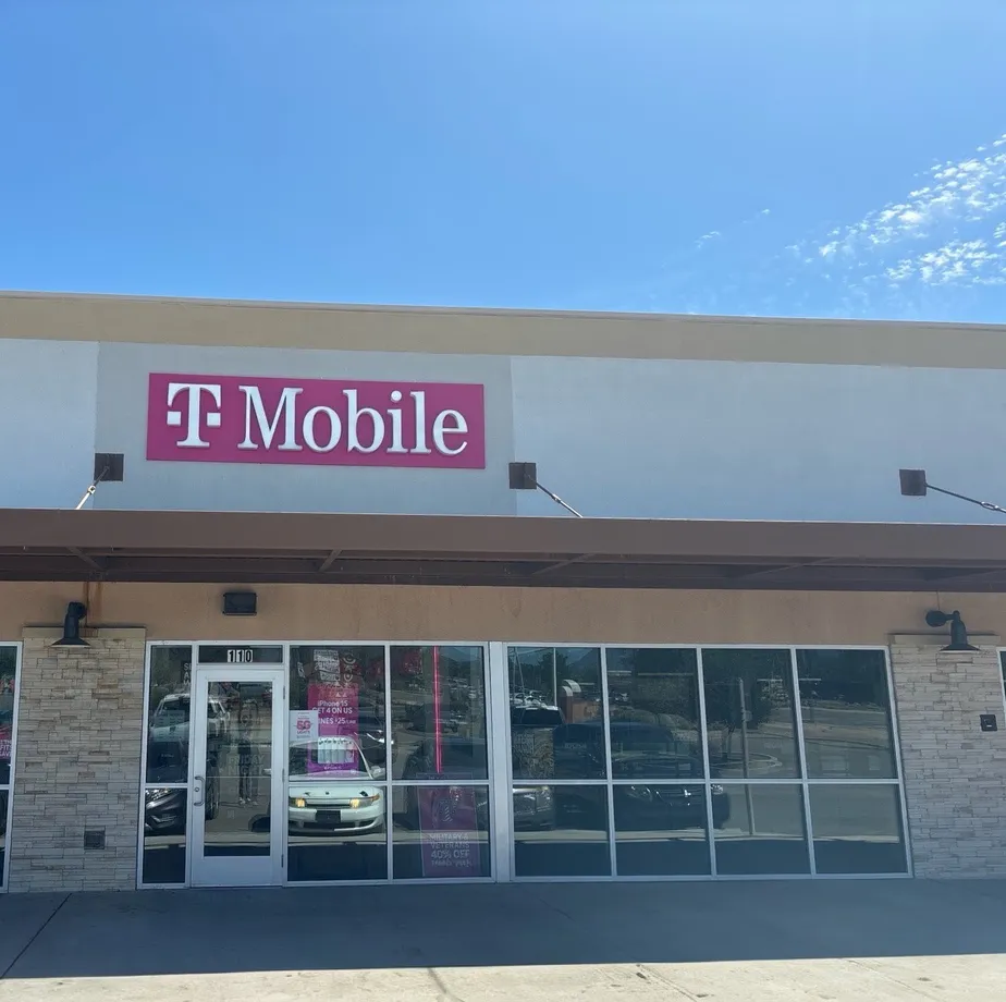  Exterior photo of T-Mobile Store at Cochise Crossroads Shpg  Ctr, Sierra Vista, AZ 