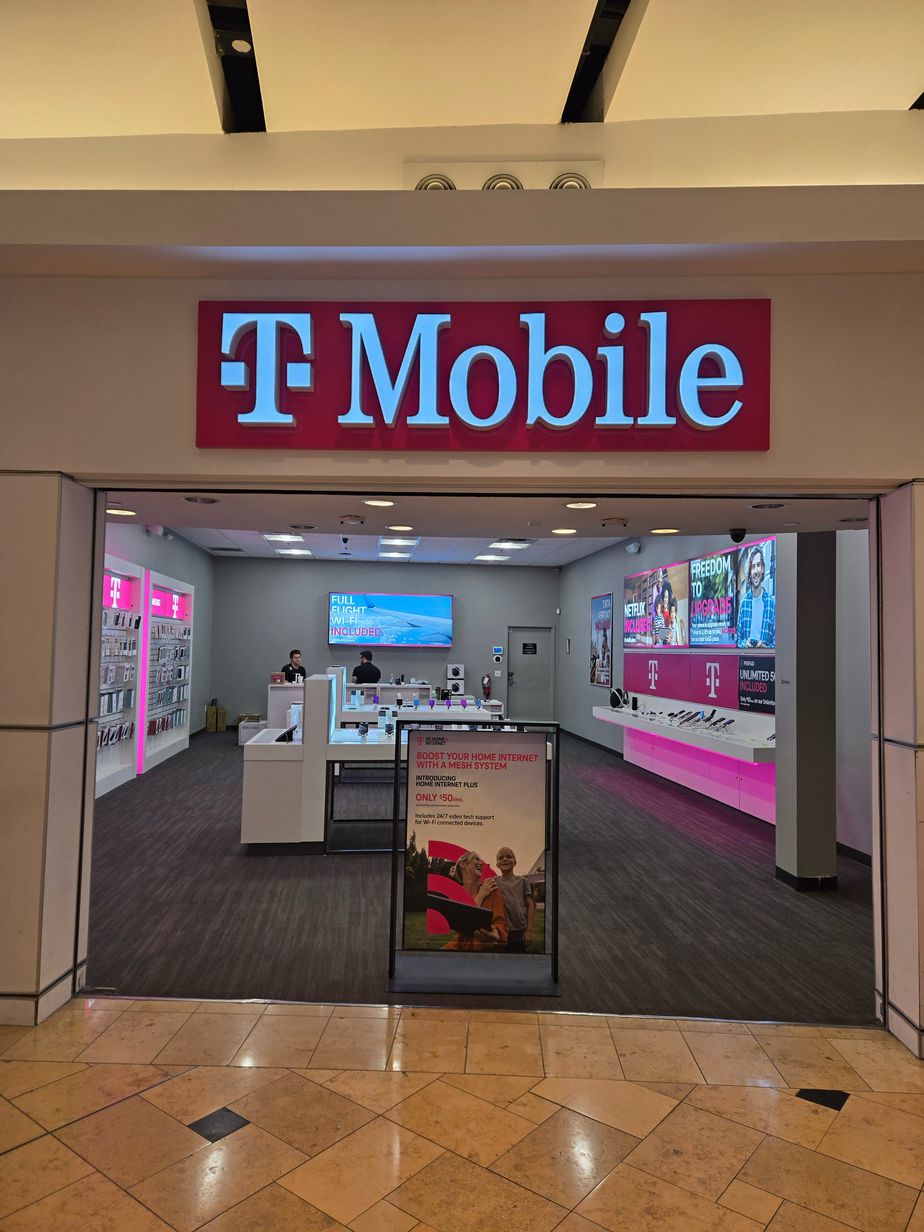 Exterior photo of T-Mobile Store at Franklin Park Mall, Toledo, OH