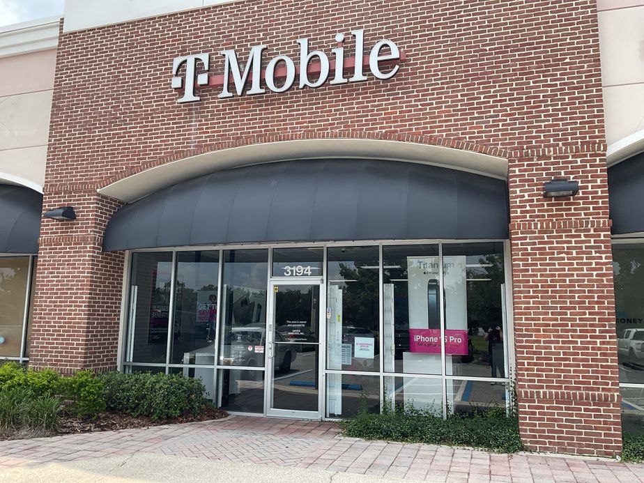 Exterior photo of T-Mobile Store at Aerial Way & Rotterdam Loop, Brooksville, FL