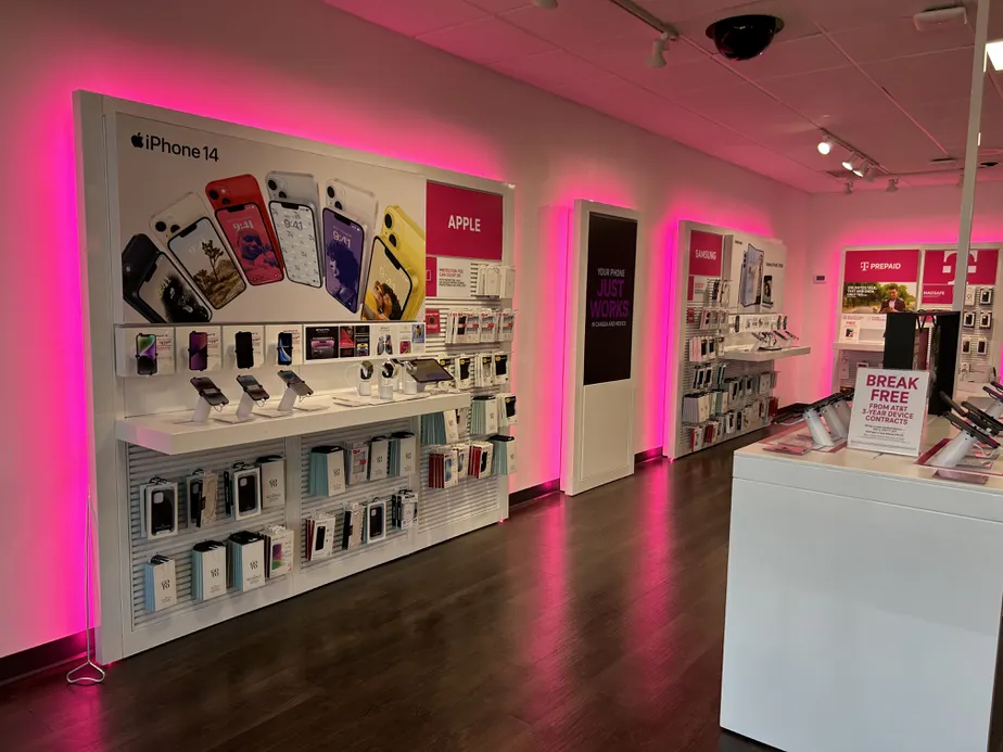 Foto del interior de la tienda T-Mobile en Rainbow & Whorton Bend, Gadsden, AL