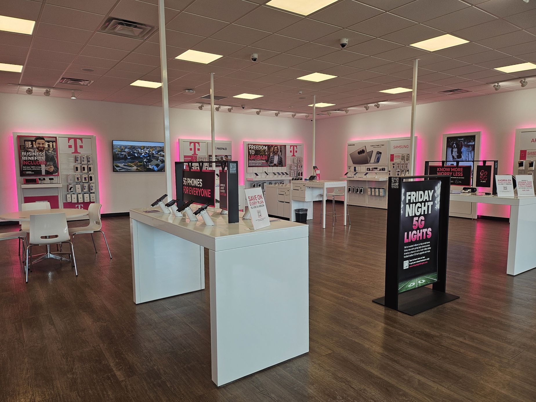 T-Mobile College & Bruce: Neighborhood Store in Marshall, MN