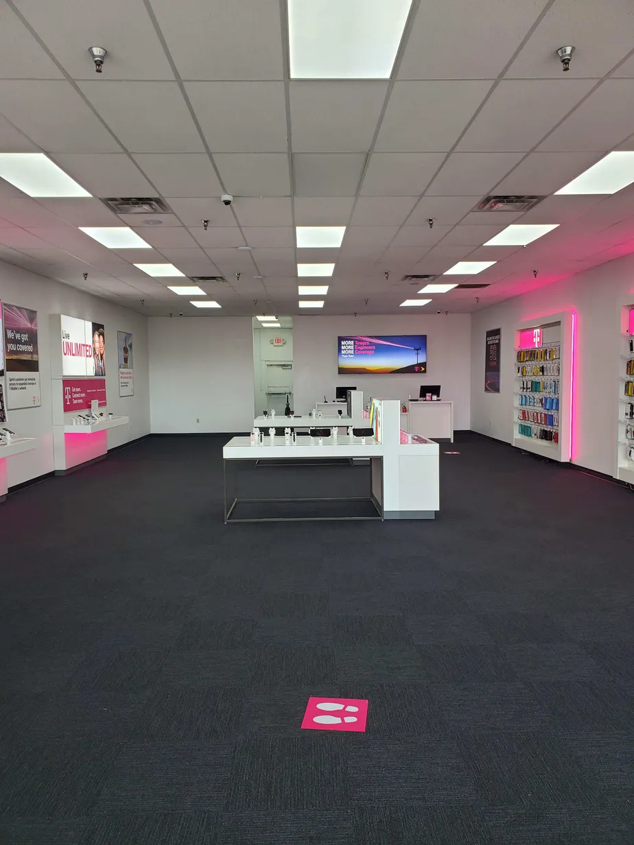  Interior photo of T-Mobile Store at Hwy 9 & Farm Lake Rd, Boiling Springs, SC 