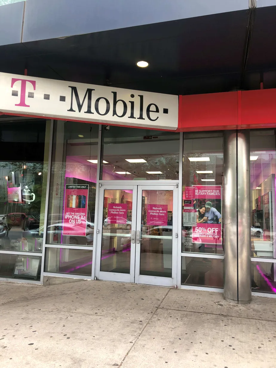 Exterior photo of T-Mobile store at N. Broad & W. Oxford, Philadelphia, PA