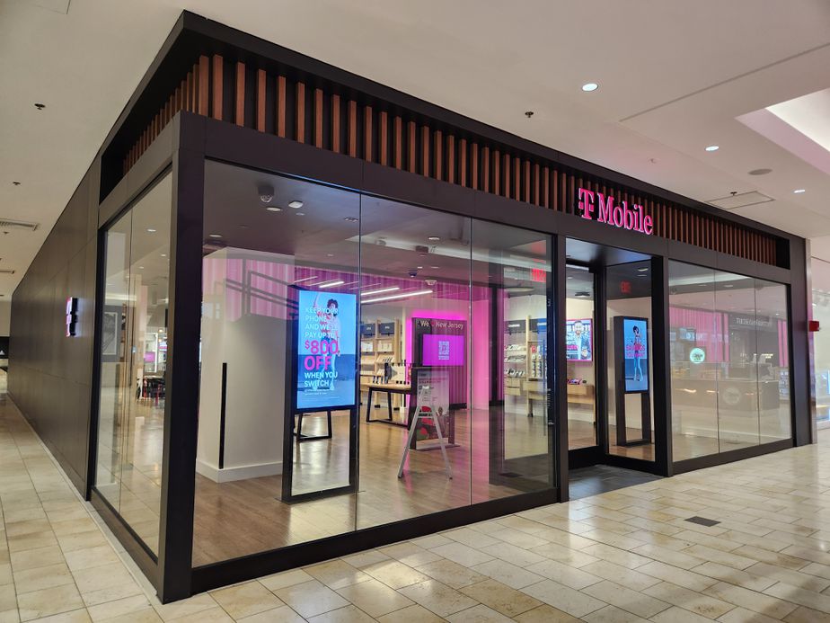 Exterior photo of T-Mobile Store at Garden State Plaza, Paramus, NJ