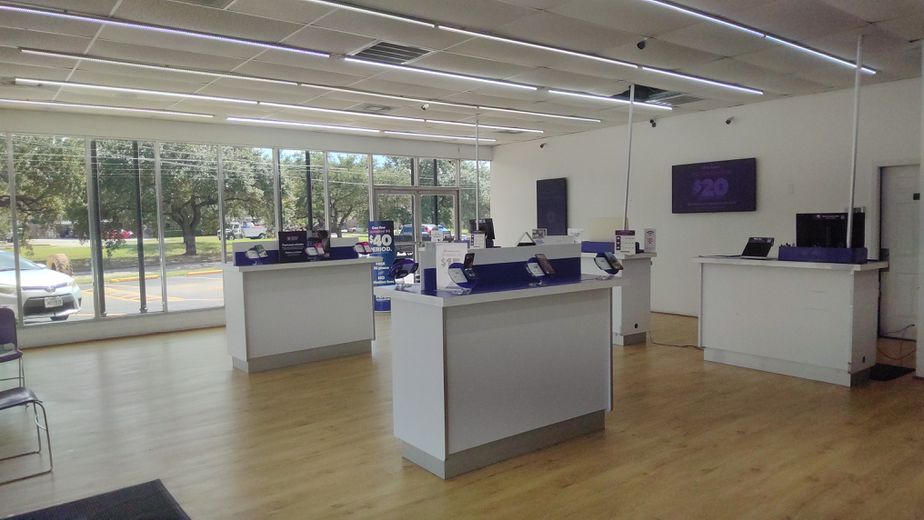 Metro by T-Mobile 11338 Chimney Rock Rd - 11338 Chimney Rock Rd 