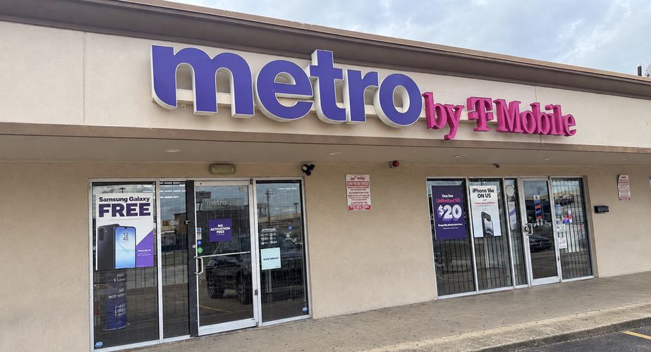 Metro by T-Mobile 7030 Monroe Rd - 7030 Monroe Rd 