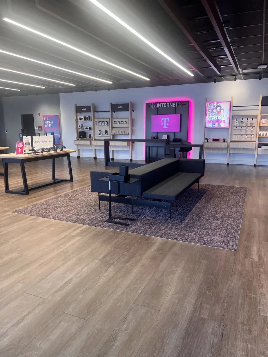  Interior photo of T-Mobile Store at Crawfordsville Rd & Augusta Dr N, Indianapolis, IN 