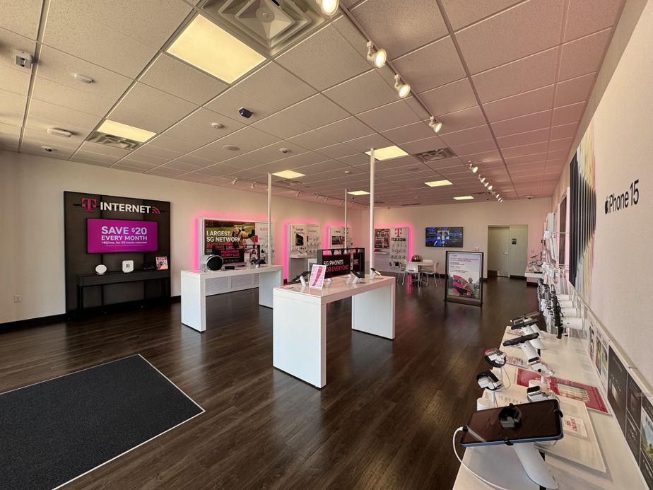 Interior photo of T-Mobile Store at US 70 & Kilgore, Portales, NM