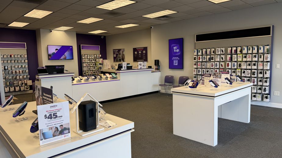 Metro by T-Mobile 1390 S Main St - 1390 S Main St 