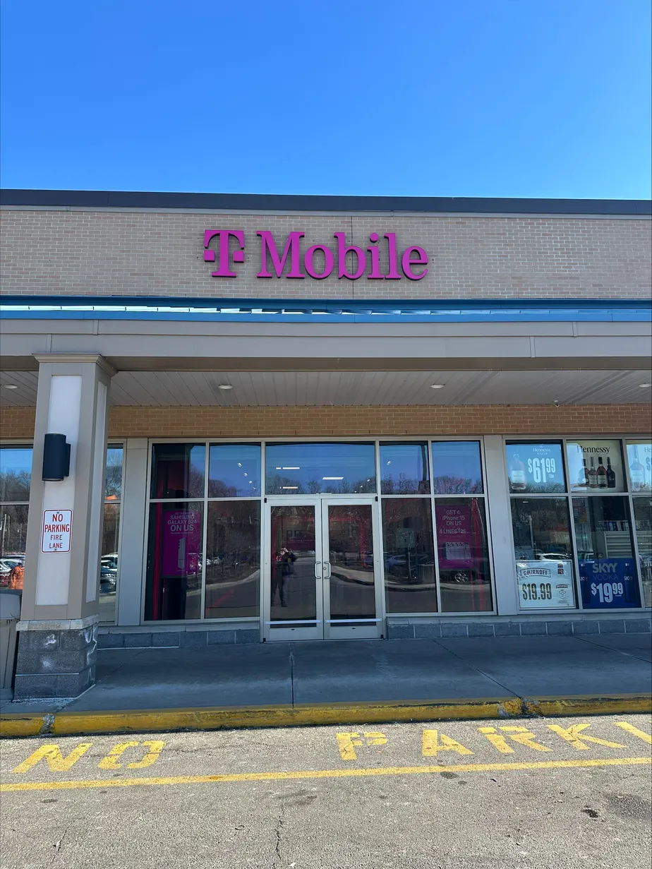 Exterior photo of T-Mobile Store at Bridge St & Emerson Ave, Lowell, MA